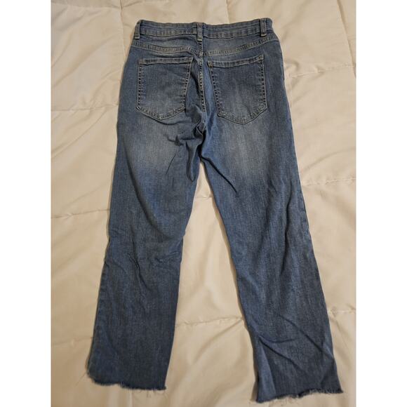 Forever 21 Women’s Jeans Size 26 Blue Wash Raw Hem Cropped Denim - Picture 2 of 7
